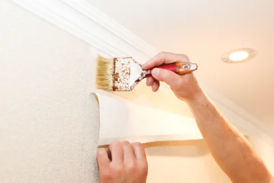 Pose de papier peint à Auribeau — revêtements muraux et toiles de verre